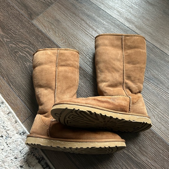 Authentic UGG Tan Shearling Boots 5815 - Picture 8 of 9